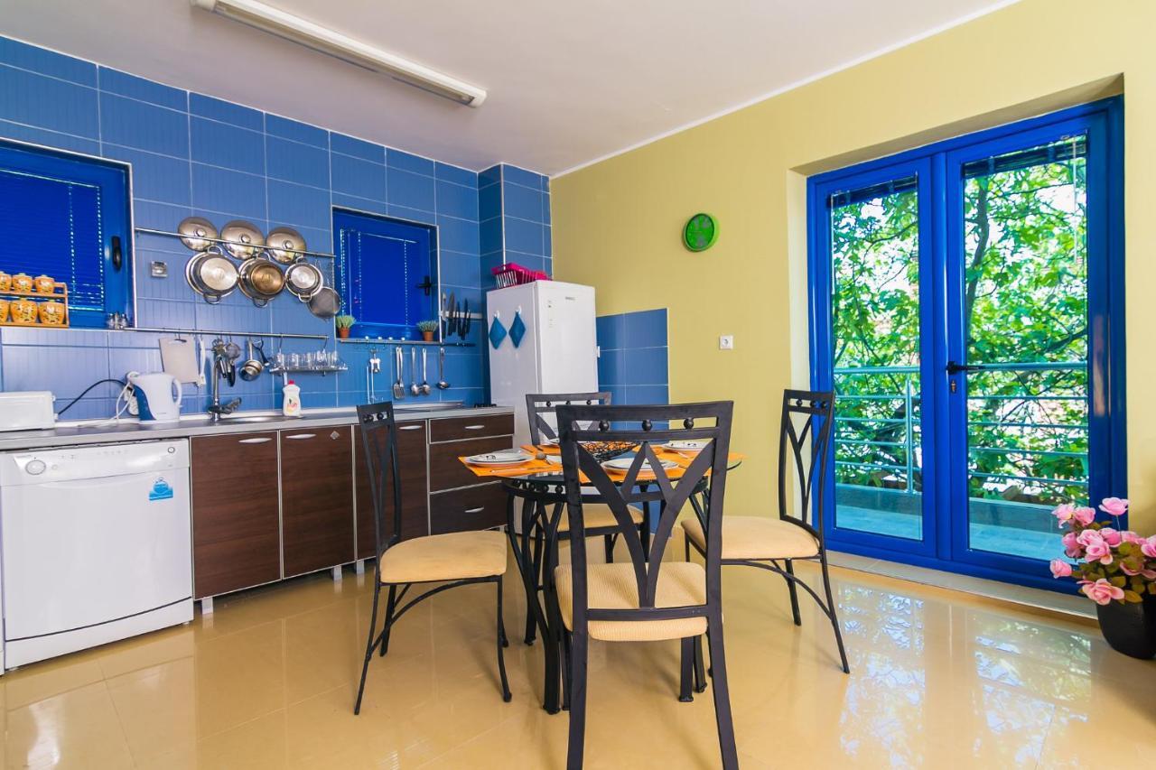 Villa Sea-N-Sun, 7 Bedrooms & Pool, Nearby Portonovi Marina. Ðenovići Exterior foto