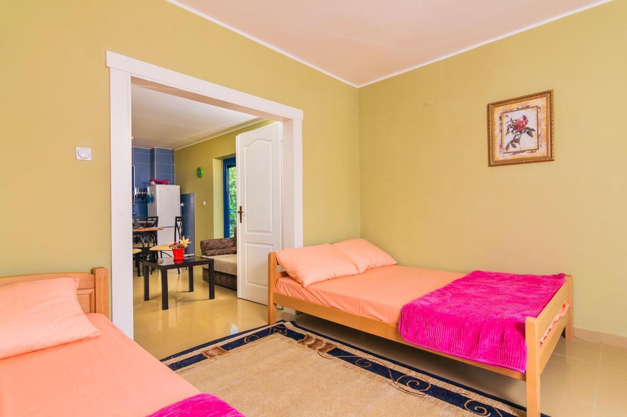 Villa Sea-N-Sun, 7 Bedrooms & Pool, Nearby Portonovi Marina. Ðenovići Exterior foto